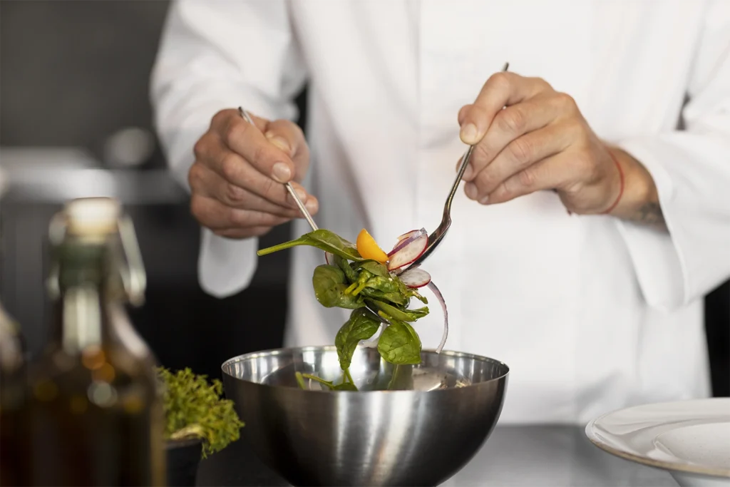 Ręczniki papierowe w roli – dlaczego są niezastąpione w gastronomii i przemyśle